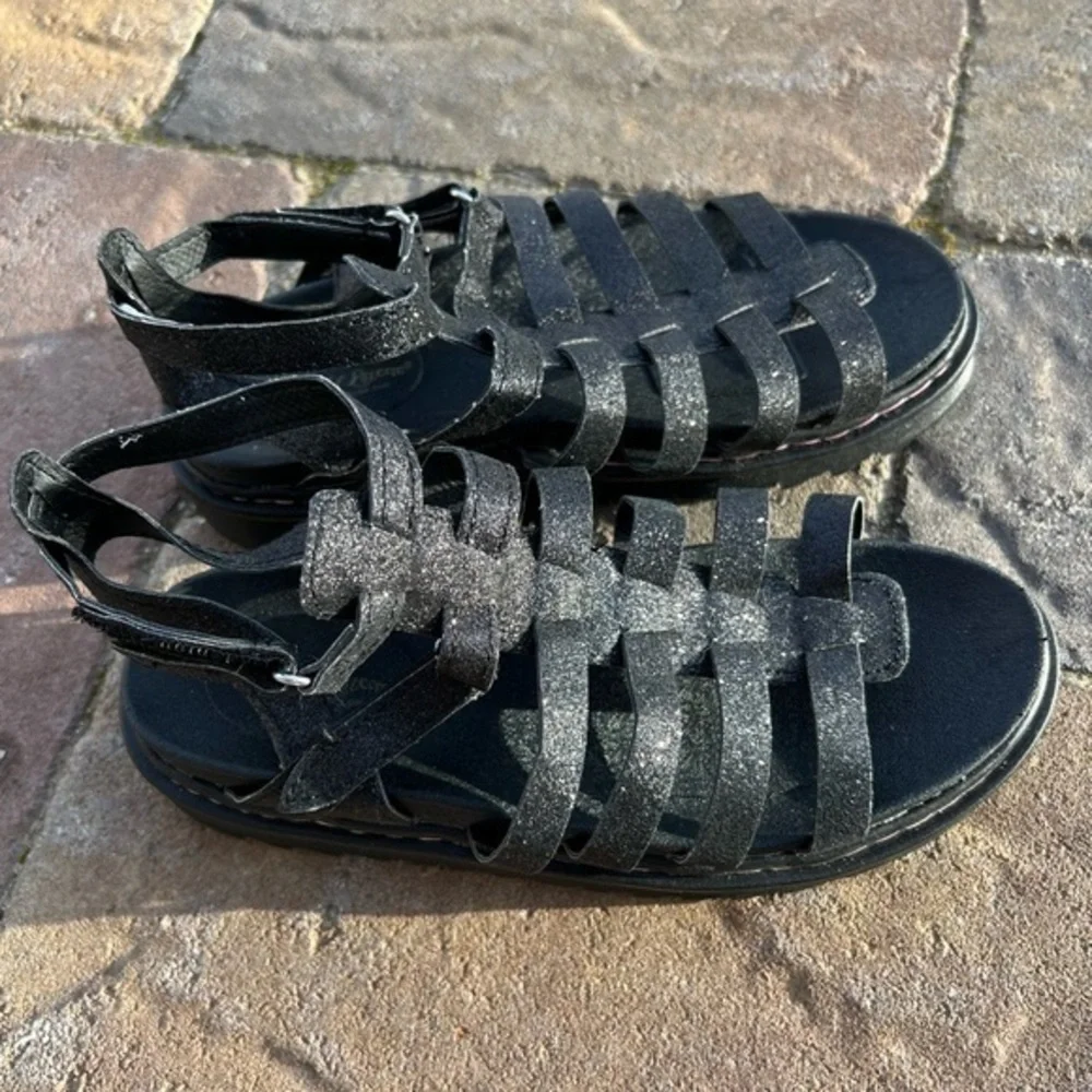 Self Esteen Black Shimmery Strappy Rubber Lug Sole Girl's Size 3 Sandals New